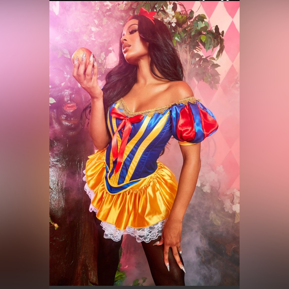 Snow White Halloween Costume